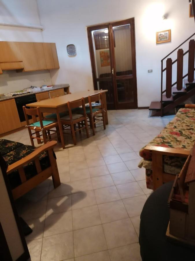 Zone Casa Vacanze 'La Piazza'ヴィラ エクステリア 写真